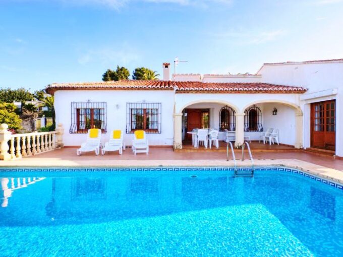 VILLA EN JÁVEA CON VISTAS AL MAR