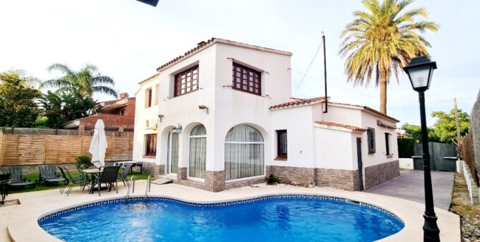 CHALET FAMILIAR EN CAMBRILS