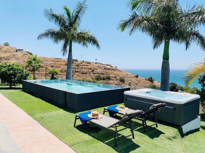 A 350m DEL MAR EN NERJA