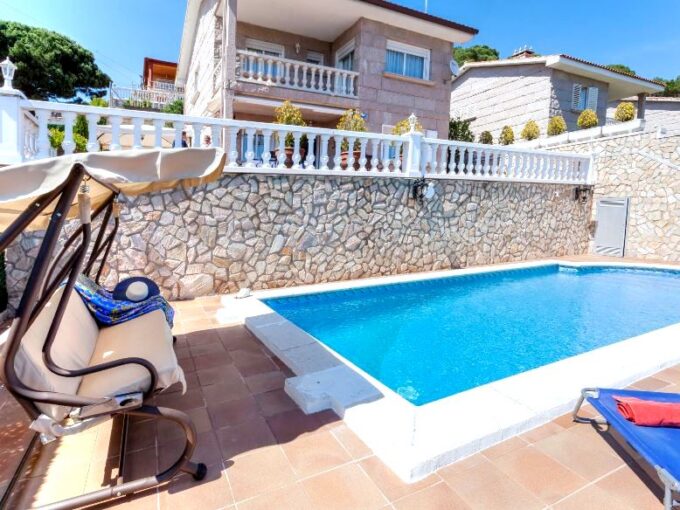 CONFORTABLE VILLA EN LLORET