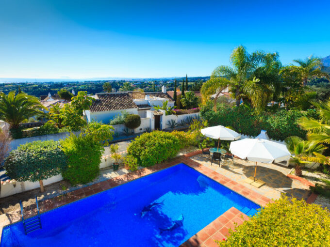 MAGNIFICENT VILLA IN ESTEPONA