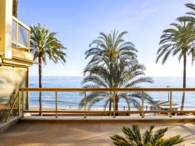 A 50m DEL MAR EN MARBELLA
