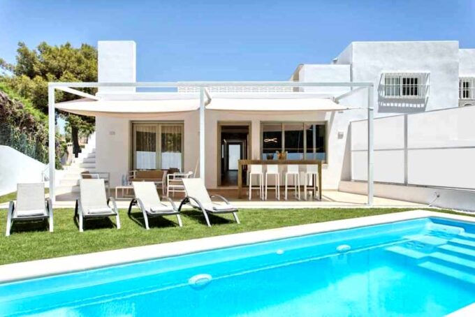 VILLA 840m FROM PUERTO BANÚS