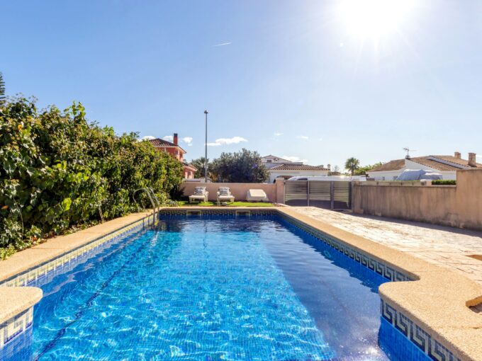 EN DELTEBRE A 500m DEL MAR