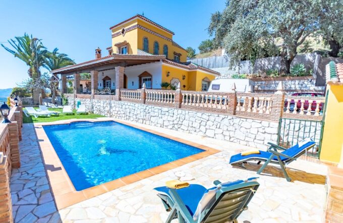 VILLA CON PISCINA PRIVADA