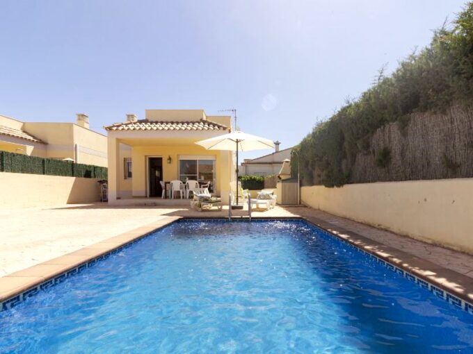 VILLA FAMILIAR EN DELTEBRE