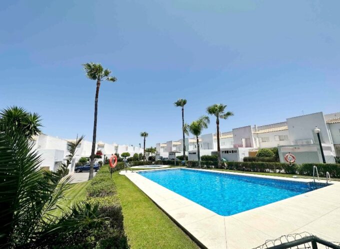 EN CHICLANA A 150m DEL MAR