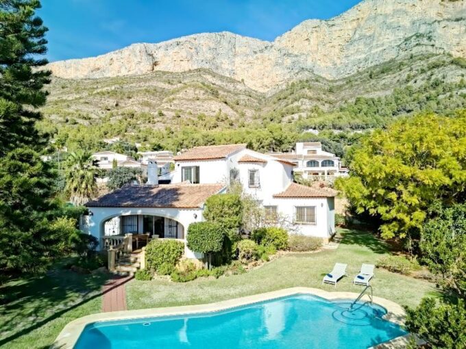 LUMINOSO CHALET EN JÁVEA