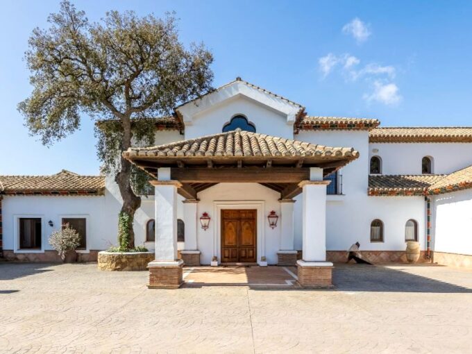 ESPACIOSA VILLA EN MARBELLA