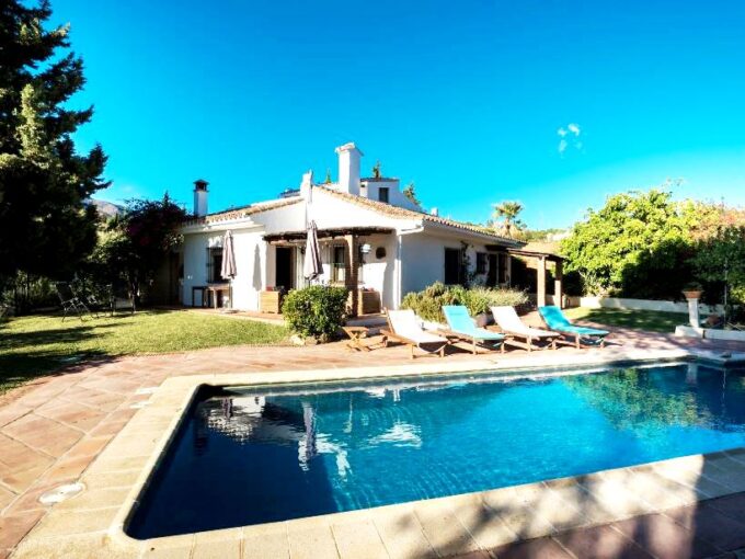 COSY VILLA IN ESTEPONA
