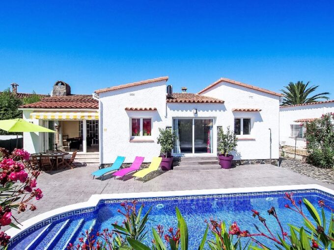 EMPURIABRAVA A 1km DEL MAR