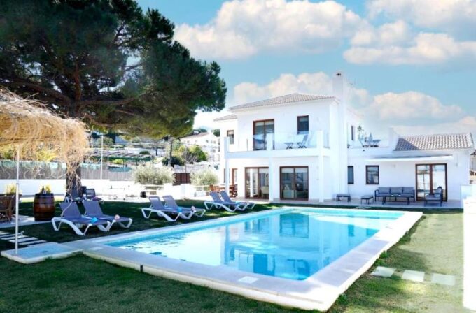 LARGE VILLA ALHAURÍN DE LA TORRE