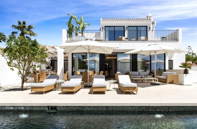 VILLA 400m DEL MAR MARBELLA