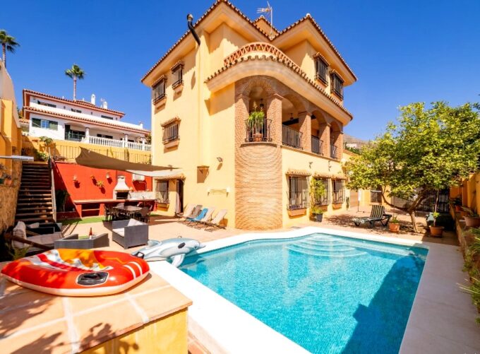 BRIGHT VILLA IN BENALMÁDENA