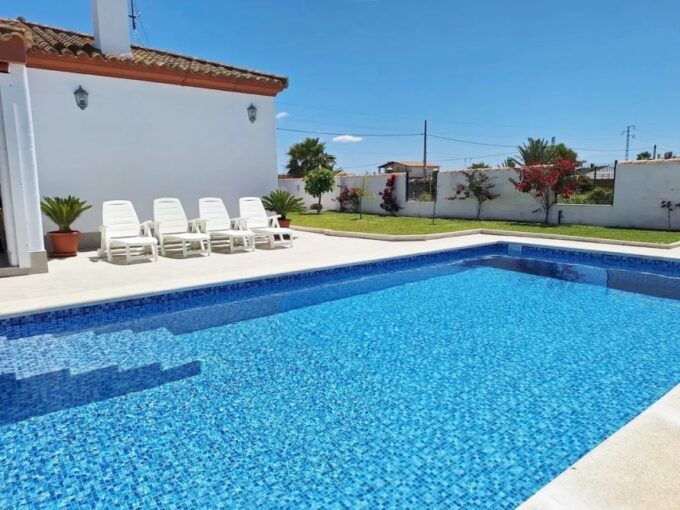 CHALET VACACIONAL CHICLANA