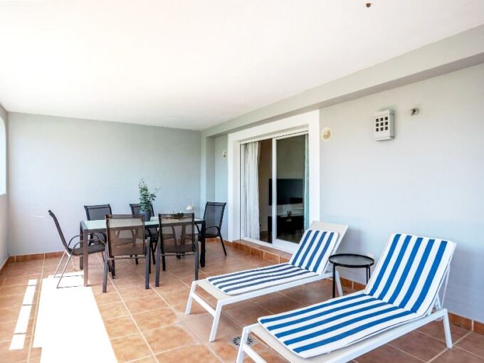 ACOGEDOR PISO EN ESTEPONA