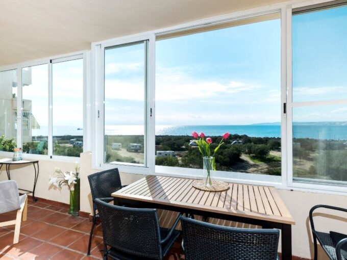 EN ESTEPONA A 70m DEL MAR