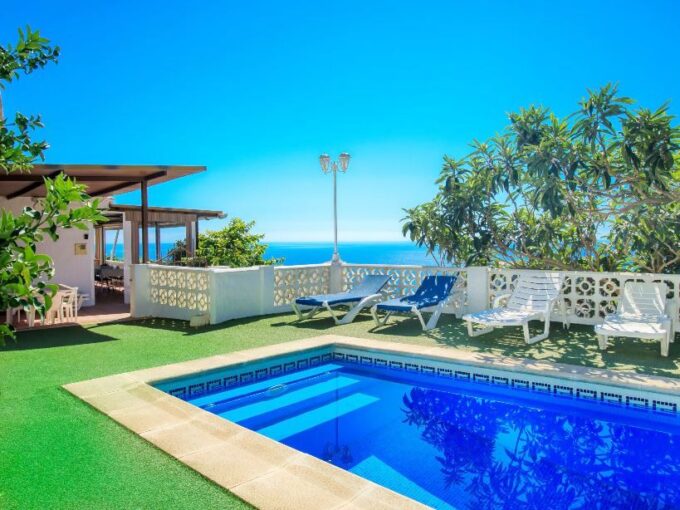 SE ALQUILA CHALET EN ALMUÑECAR