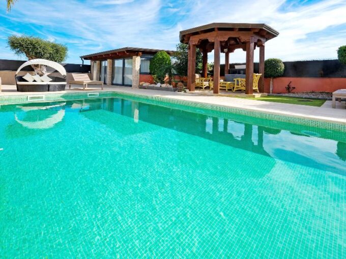 BONITA VILLA EN COMA RUGA