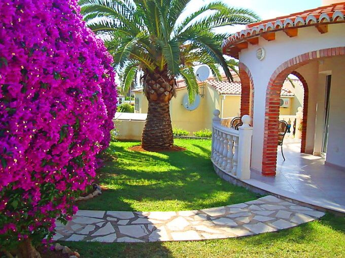 CONFORTABLE CHALET EN DÉNIA