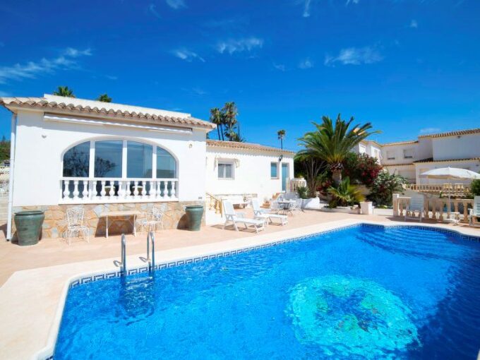 LUMINOSA VILLA EN CALPE