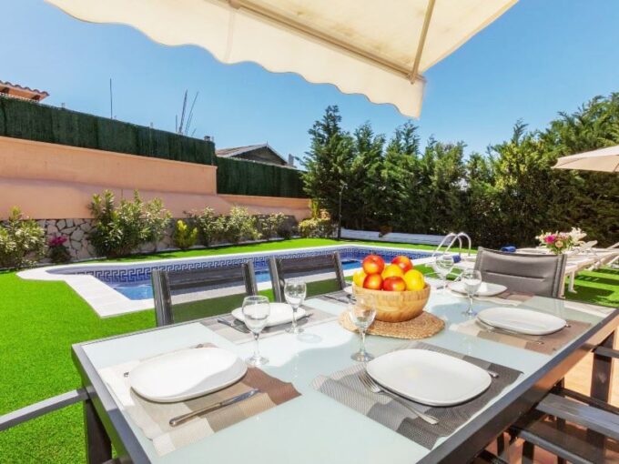 BONITO CHALET LLORET DE MAR