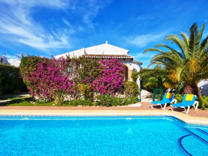 CONFORTABLE VILLA EN JÁVEA