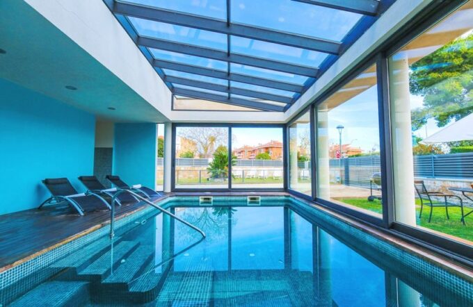 LUJOSA VILLA EN CAMBRILS