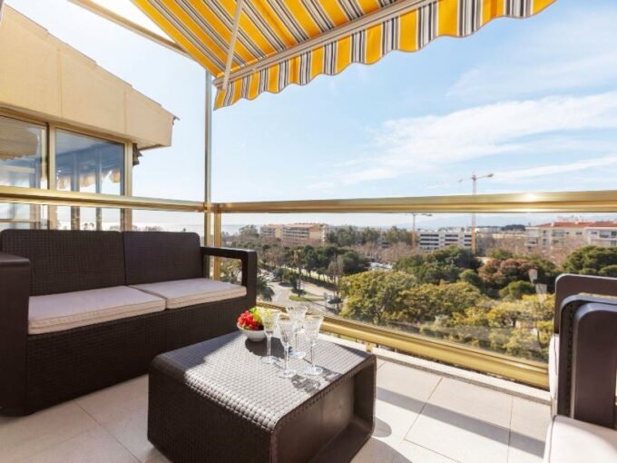 LARGE PENTHOUSE IN CAMBRILS
