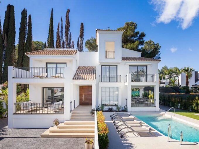 LOVELY VILLA IN ESTEPONA