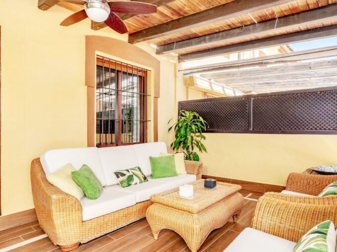 IN ESTEPONA 80m FROM THE SEA