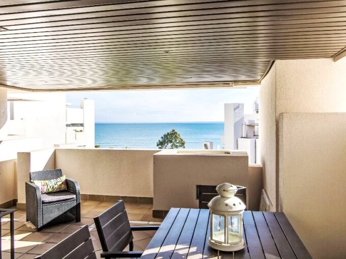 EN ESTEPONA 150m DEL MAR