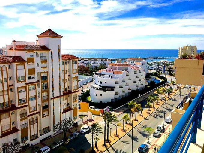 SE ALQUILA EN ESTEPONA