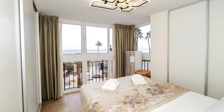 IN ESTEPONA 50m FROM THE SEA