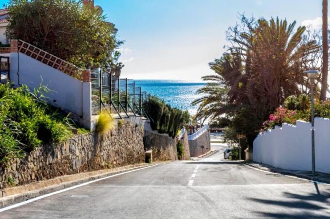 CASA ADOSADA BENALMÁDENA
