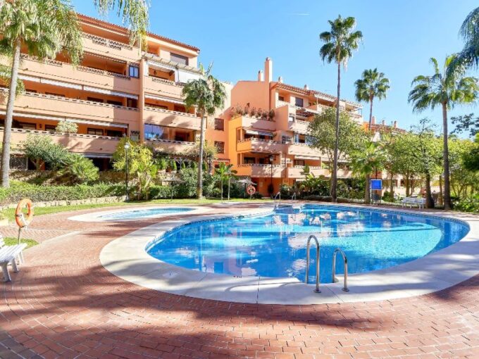 SE ALQUILA DÚPLEX MARBELLA
