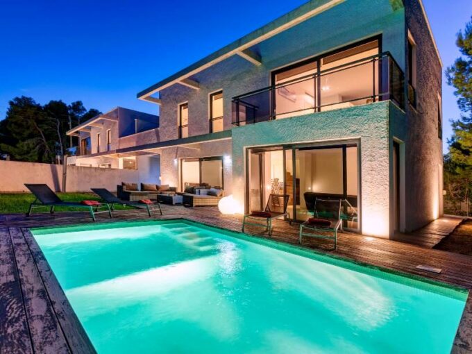 MODERNA VILLA EN L’AMETLLA