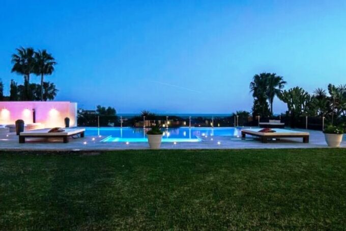 SE ALQUILA LUJOSA VILLA