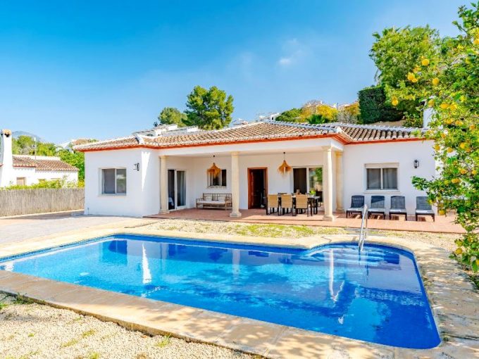 LUMINOSA VILLA EN JÁVEA