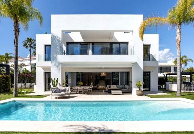 EXCEPTIONAL VILLA IN ESTEPONA