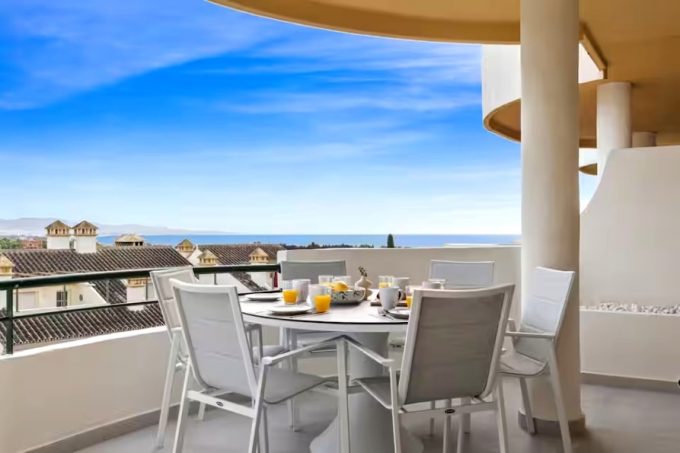 BRIGHT APARTMENT IN MARBELLA