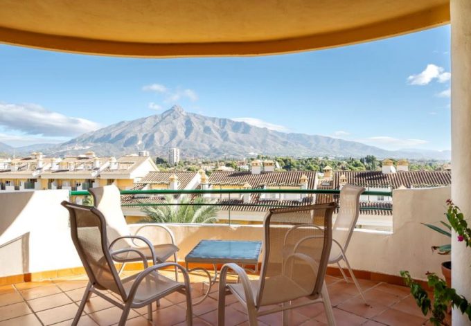 ELEGANTE DÚPLEX EN MARBELLA