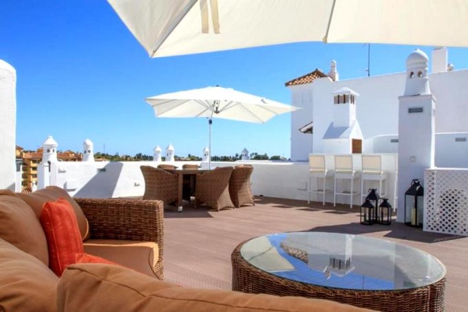 APARTAMENTO ÁTICO EN ESTEPONA